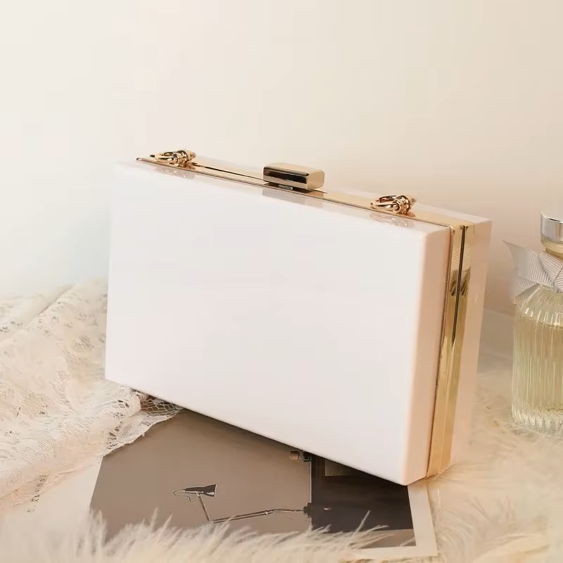 Chic Clear Acrylic Clutch – Stylish Bag for Elegant Evenings